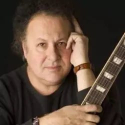 Arlen Roth