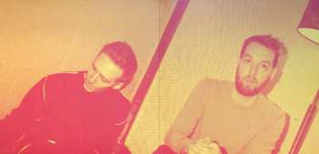 2LP Honne: Love Me / Love Me Not