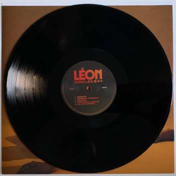 LP LÉON: Circles