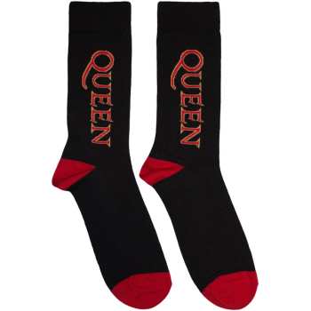Merch Queen: Queen Unisex Ankle Socks: Red Logo Vertical (black) (uk Size 6 - 11) UK Size 6 - 11